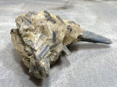 画像1: カイヤナイト原石 K2849 (1)