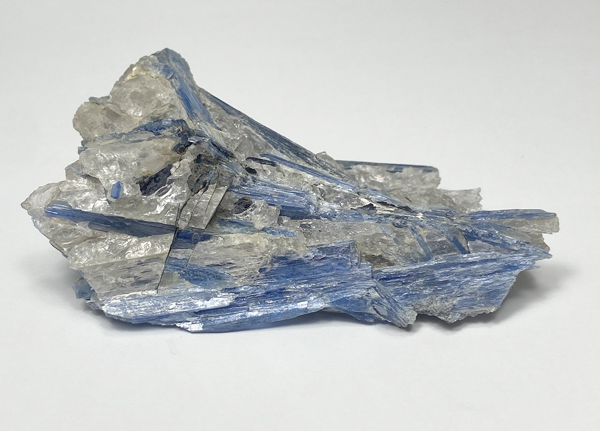 画像1: カイヤナイト原石 K2357 (1)