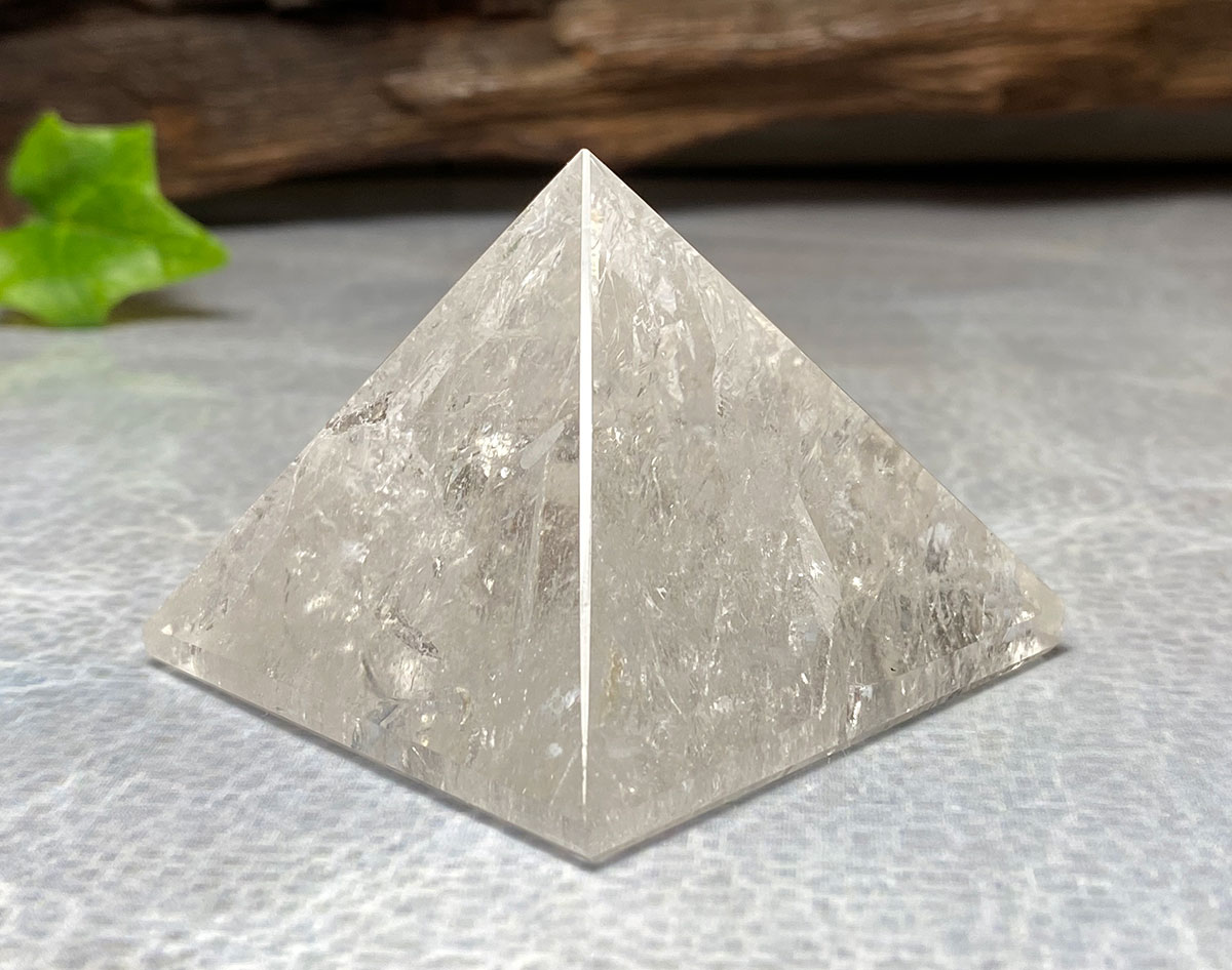 画像1: レムリアン水晶ピラミッド K2634 (1)